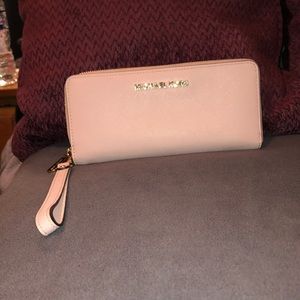 EUC Michael Kors powder blossom leather wristlet